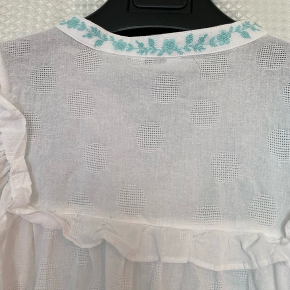 Crown and ivy Nwot embroidered top - Picture 5 of 7